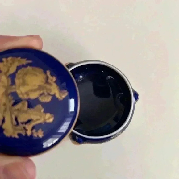 Vintage Limoges  Porcelain Round Trinket Box in Blue and Gold Made in France - Picture 8 of 11